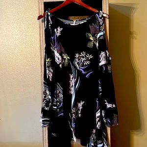 Asymmetrical cold shoulder tunic